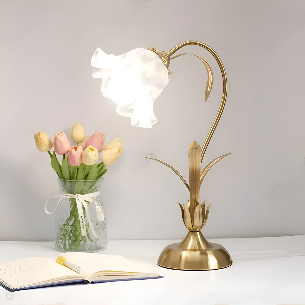 LuminaVale vintage fransk bordlampe med blomsterdekoration