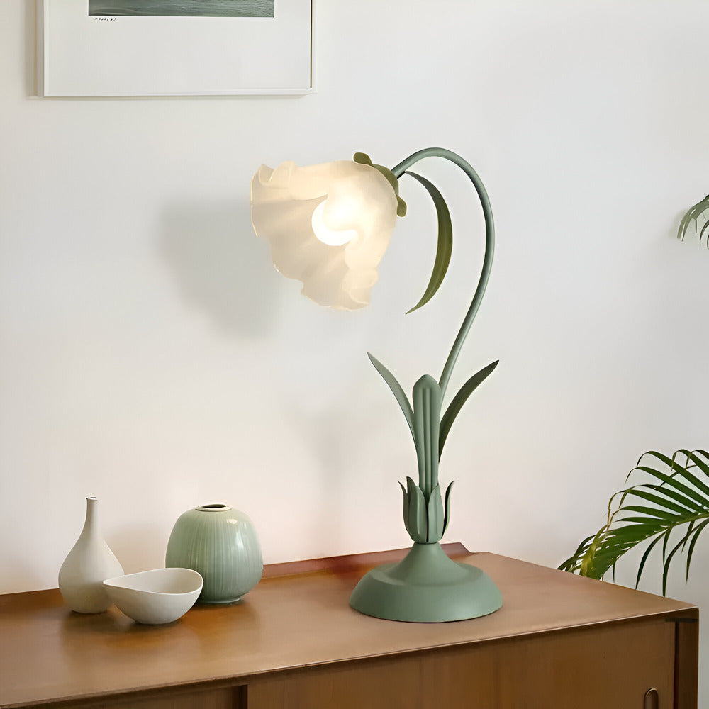 LuminaVale vintage fransk bordlampe med blomsterdekoration