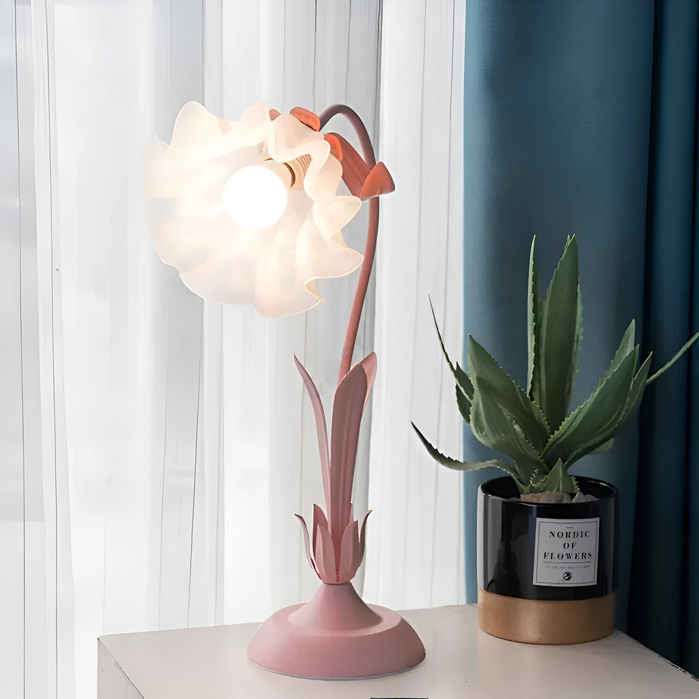 LuminaVale vintage fransk bordlampe med blomsterdekoration