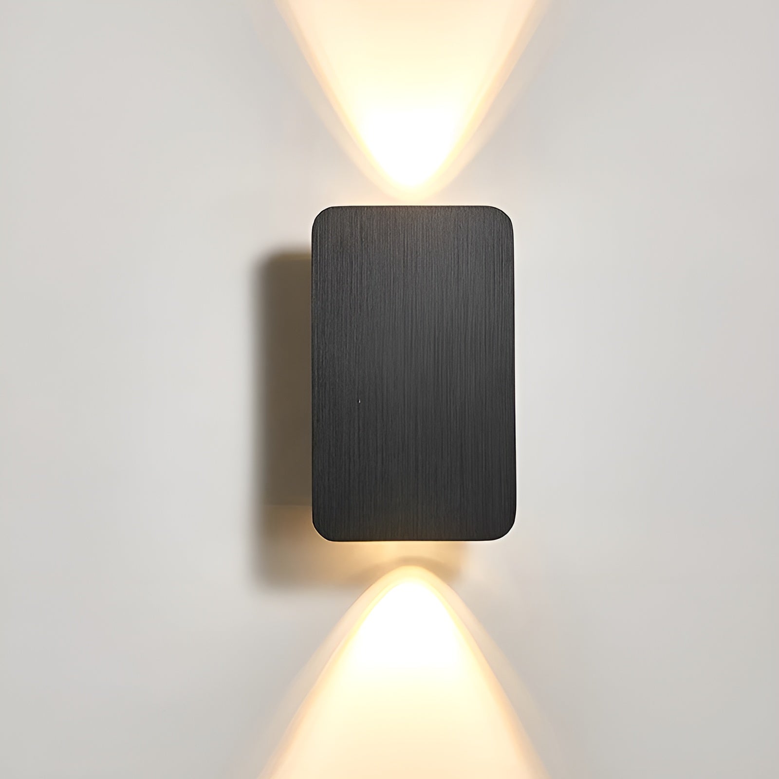 Chic LED Wall Light With Minimalist Home Design And Subtle Modern Look
