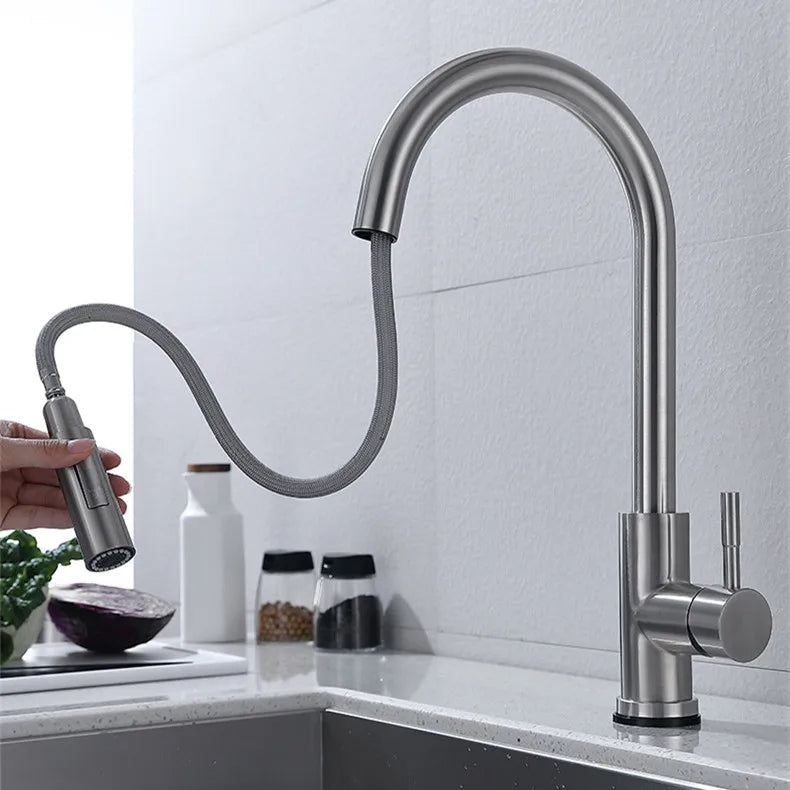 Rubinetto da cucina TouchTech con sensore senza contatto e bocca estraibile, finitura ottone