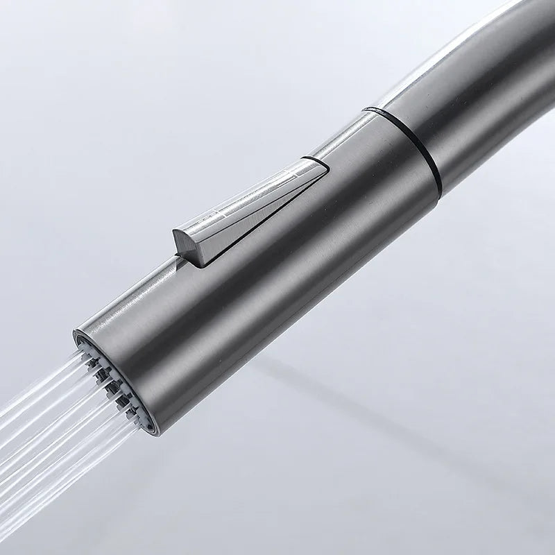 Rubinetto da cucina TouchTech con sensore senza contatto e bocca estraibile, finitura ottone
