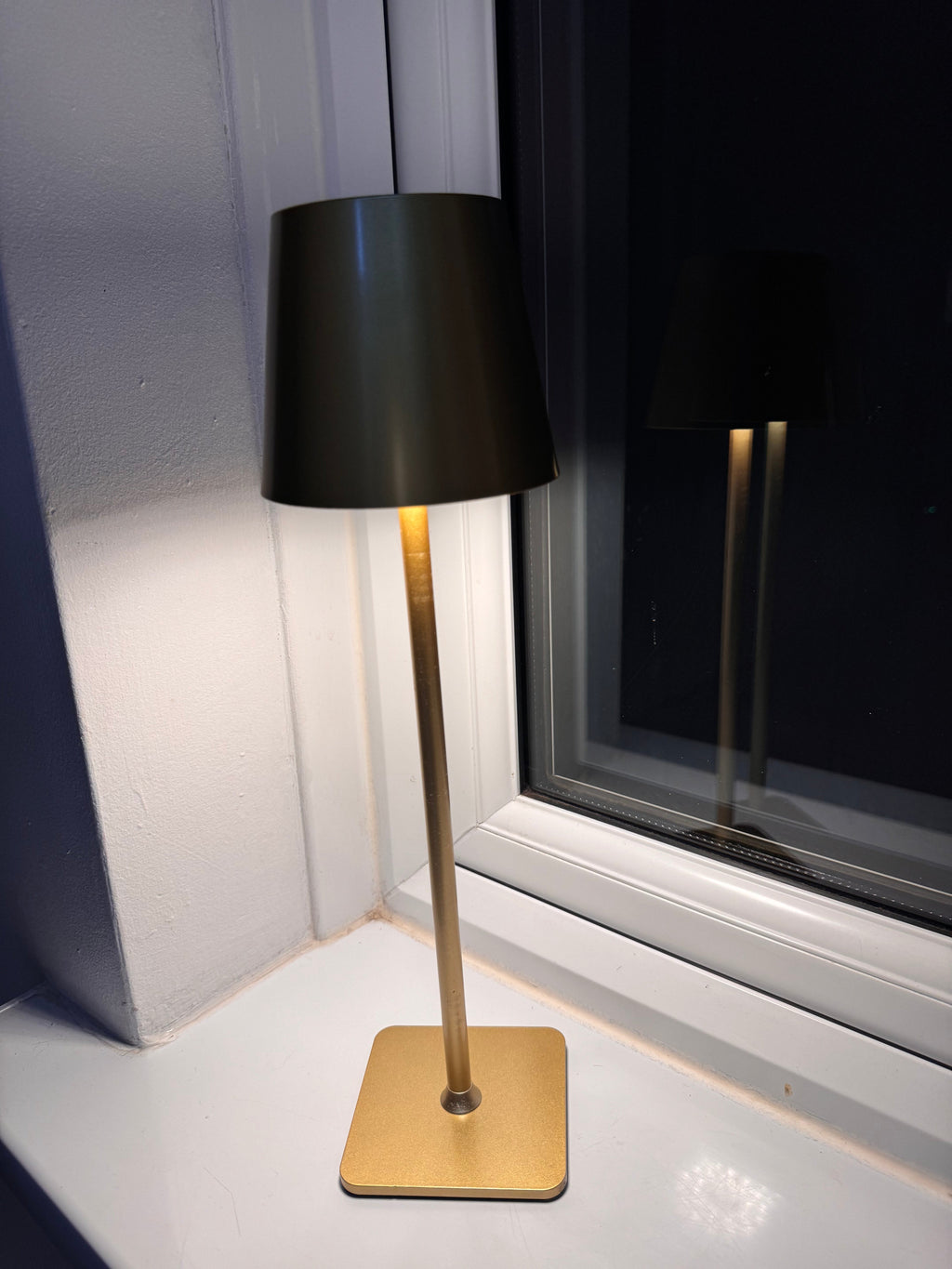 Lampada da Tavolo LED Ricaricabile Senza Fili e Dimmerabile HaloLux