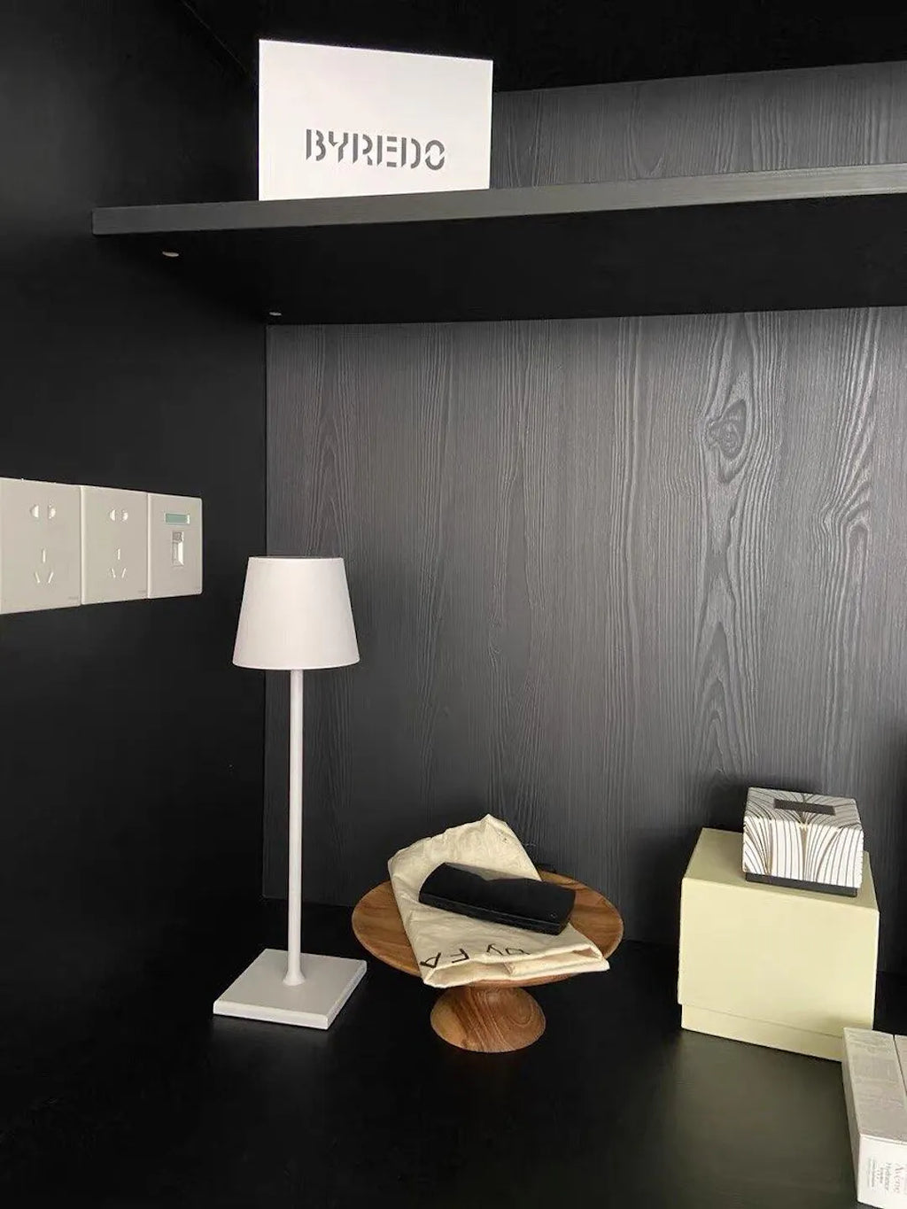 Lampada da Tavolo LED Ricaricabile Senza Fili e Dimmerabile HaloLux