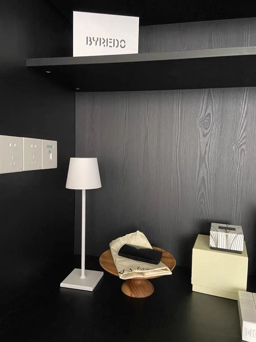 Lampada da Tavolo LED Ricaricabile Senza Fili e Dimmerabile HaloLux