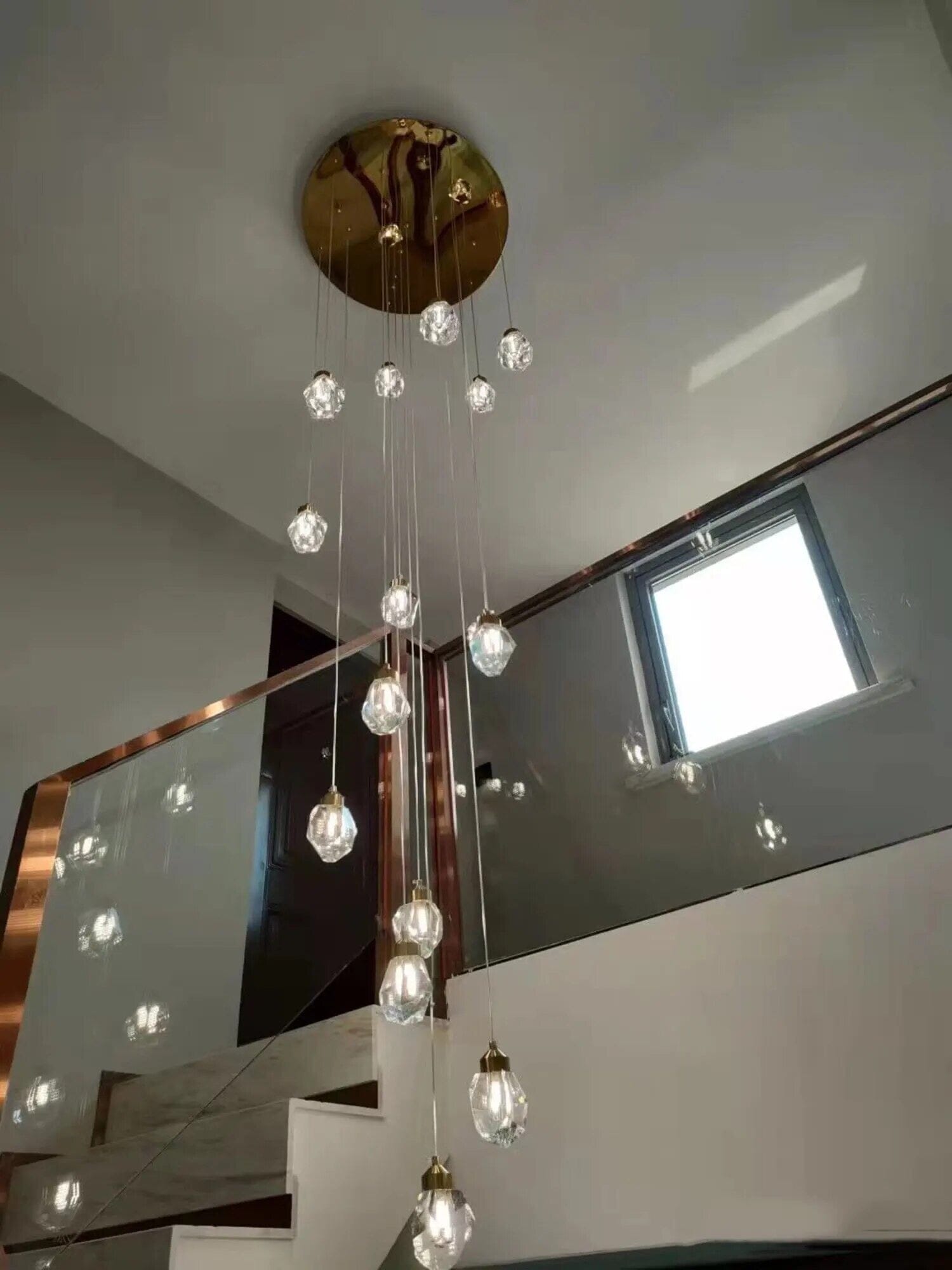 Lustre en Cristal Lyra avec Élégance Inspirée du Diamant