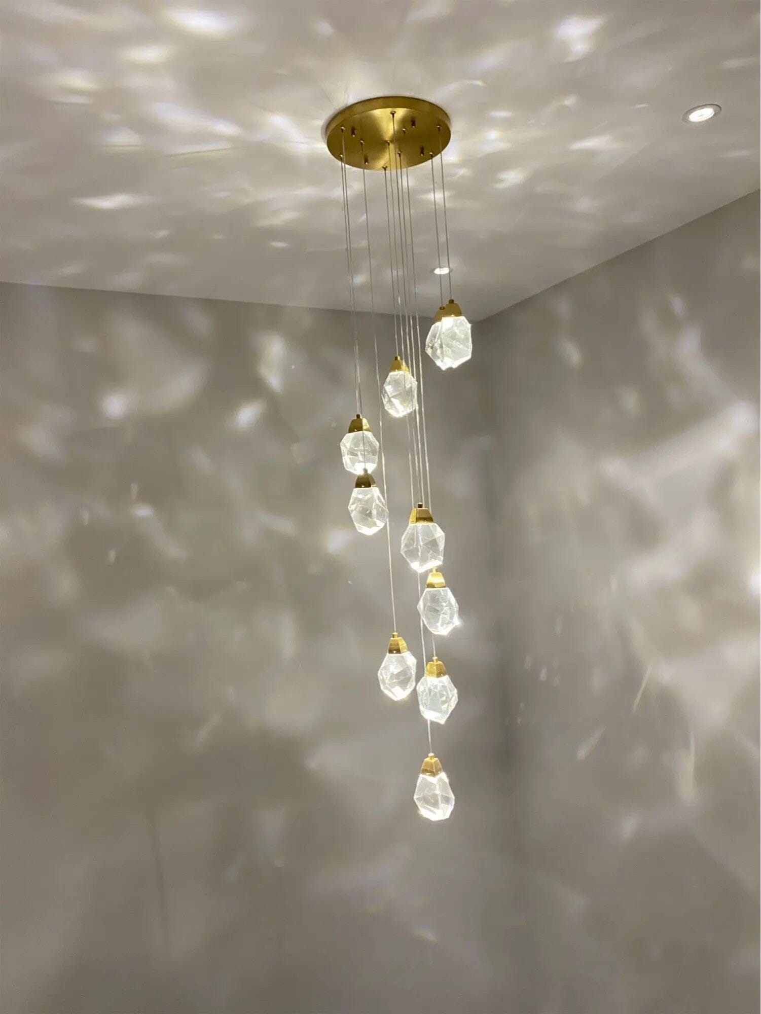 Lustre en Cristal Lyra avec Élégance Inspirée du Diamant