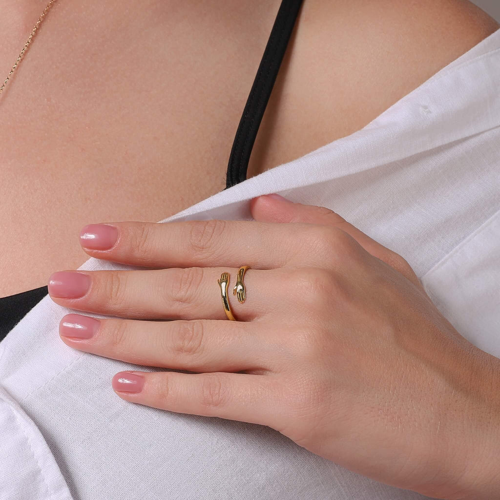 Anillo NovaForge Hug de acero inoxidable con acabado en tono dorado o plateado para uso diario