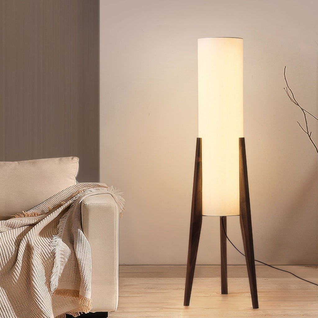 Lignelight Nordic pähkinäpuu lattiavalaisin himmennettävällä LEDillä