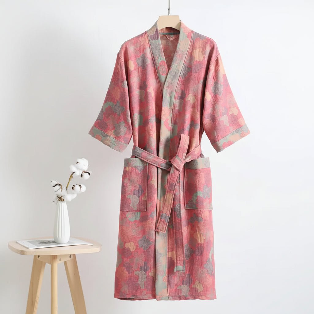Ginkorobe vendbar badekåpe i økologisk bomull, kimono-stil med ginkgoblade-motiv