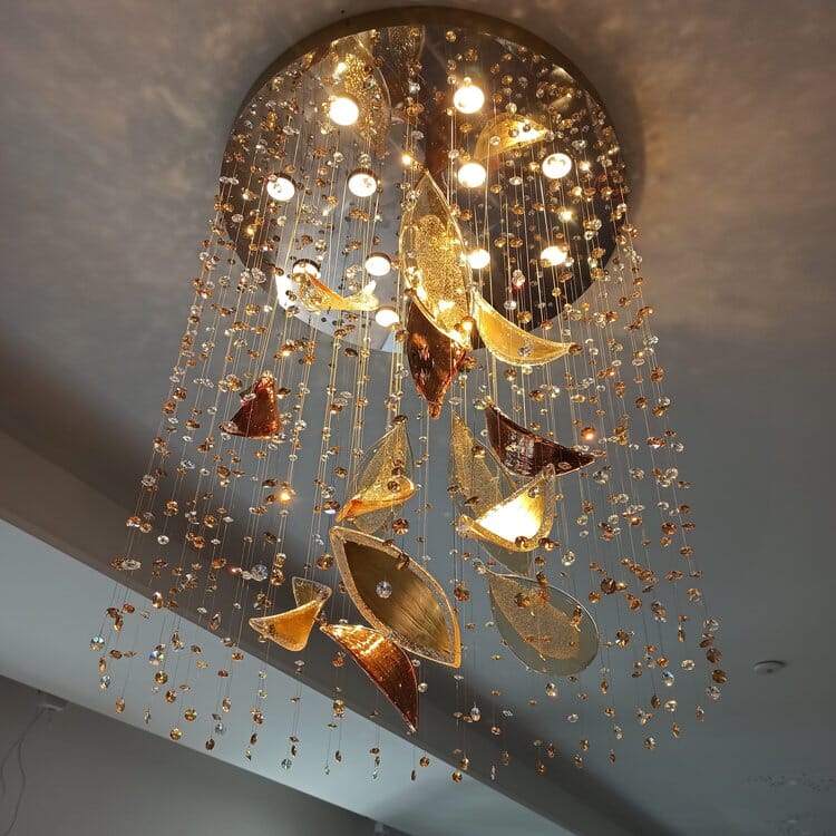 Lámpara de araña LumaGlow de cristal con hojas de vidrio soplado a mano