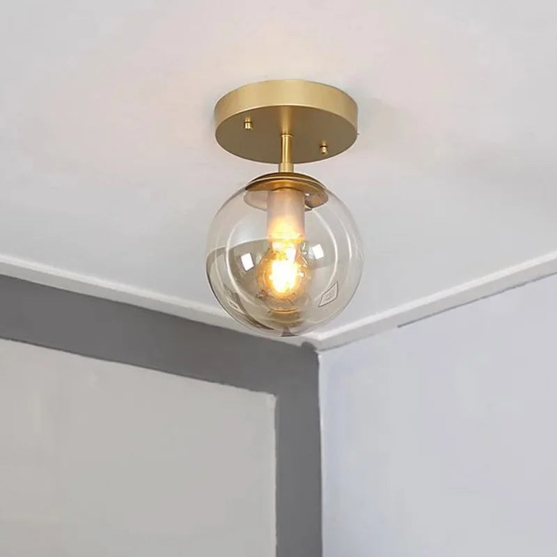 Aurelo Orb Deckenleuchte mit klarem Glaskugel und minimalistischem Metallhalter