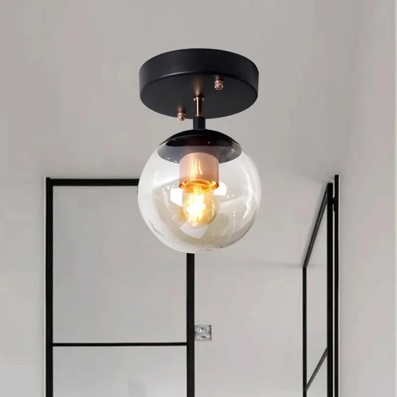 Aurelo Orb Deckenleuchte mit klarem Glaskugel und minimalistischem Metallhalter