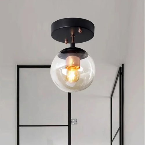 Lámpara de techo Aurelo Orb con globo de vidrio transparente y soporte metálico minimalista