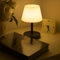 AstraGlow LED bordlampe til moderne opholdsrum og kontorer