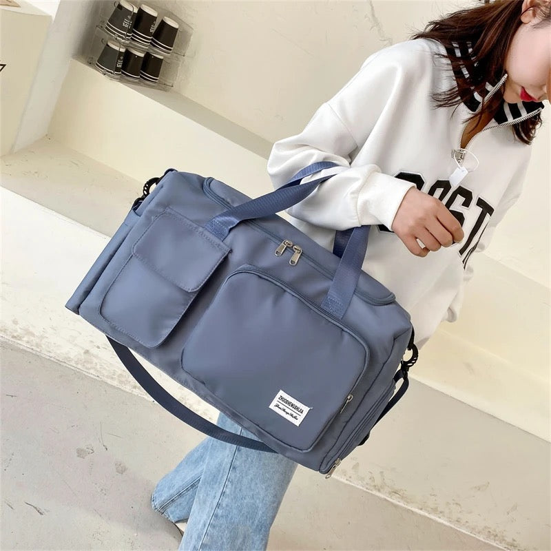 Bolsa de viaje versátil para gimnasio con múltiples bolsillos y compartimento para zapatos
