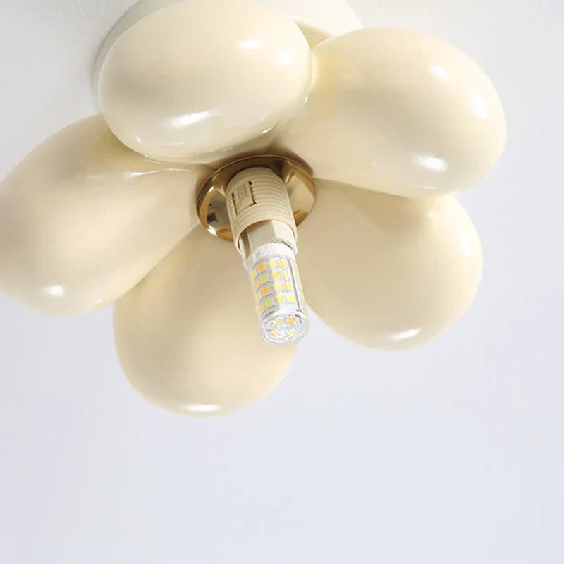 Nova Bloom Szklana lampa sufitowa do nordyckiego wystroju sypialni