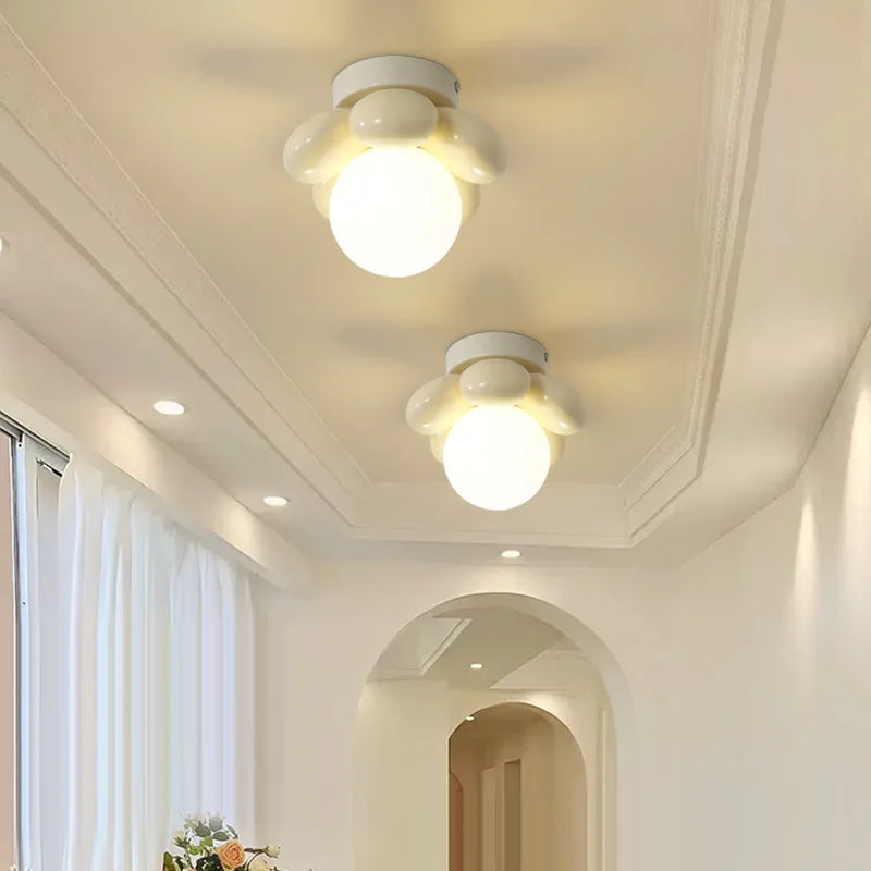 Nova Bloom Szklana lampa sufitowa do nordyckiego wystroju sypialni