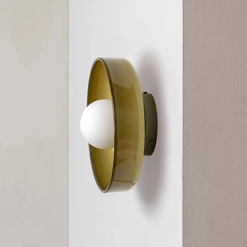 Nordia taklampa för moderna utrymmen med klar skärm och LED-kompatibilitet