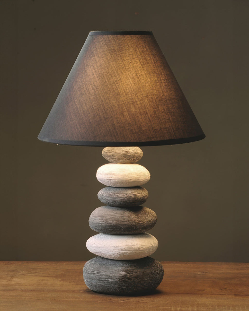 Aurelia Atmosferyczna Lampa Stołowa z Abażurem z Tkaniny i Kamienną Ceramiką do Salonu