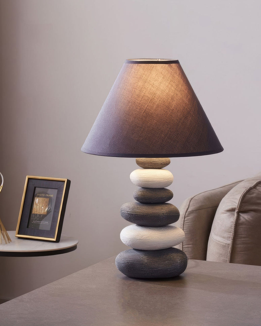 Aurelia Atmosferyczna Lampa Stołowa z Abażurem z Tkaniny i Kamienną Ceramiką do Salonu