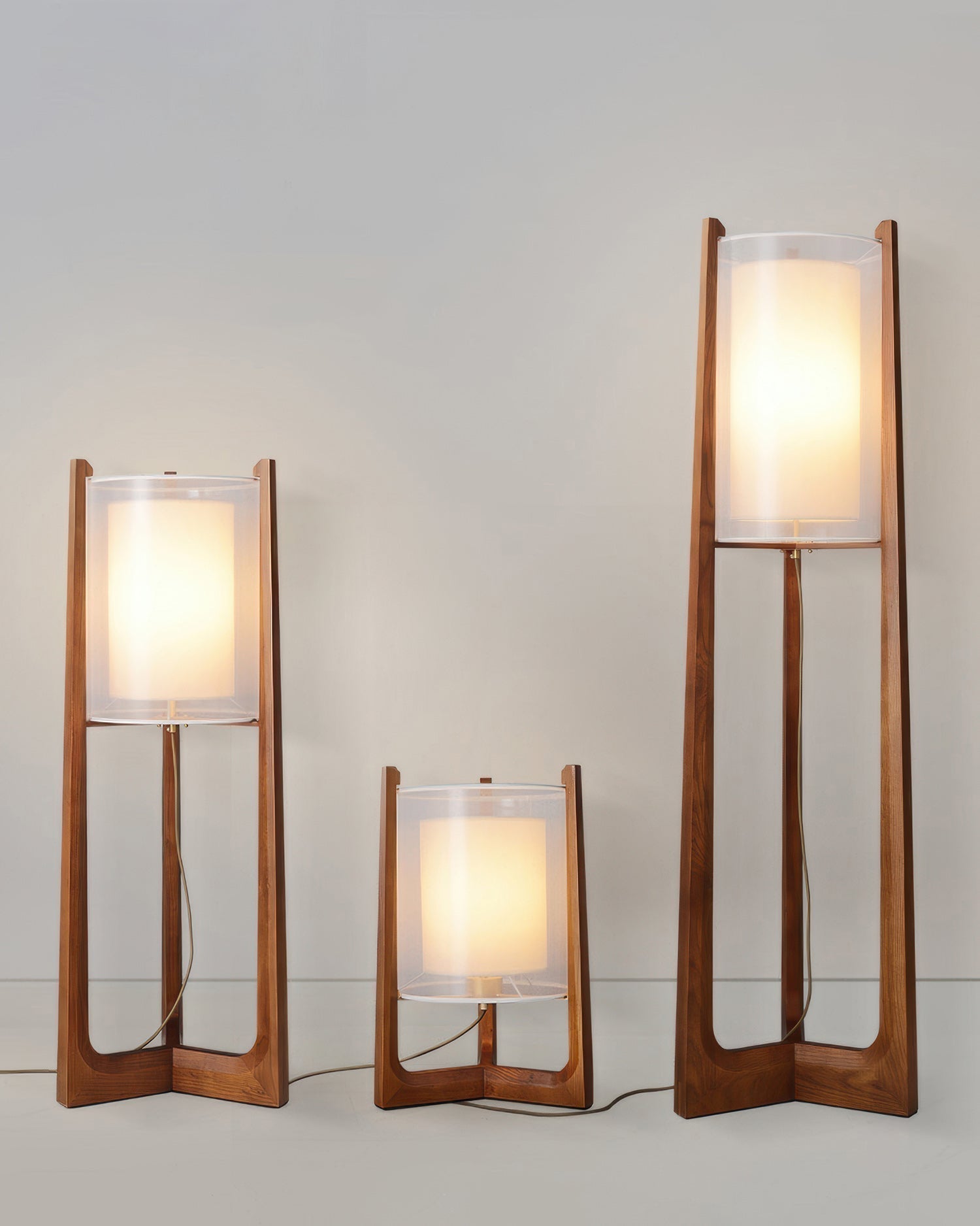 Lampada da Terra Orinex in Legno di Frassino con Paralume in Tessuto a Rete