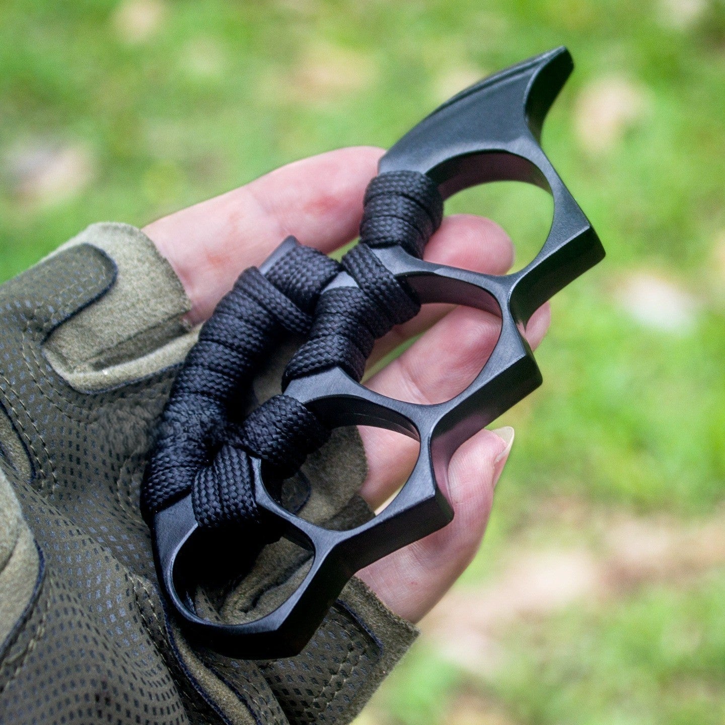 Strumento di Difesa Portatile Grip Force con Struttura in Metallo Resistente