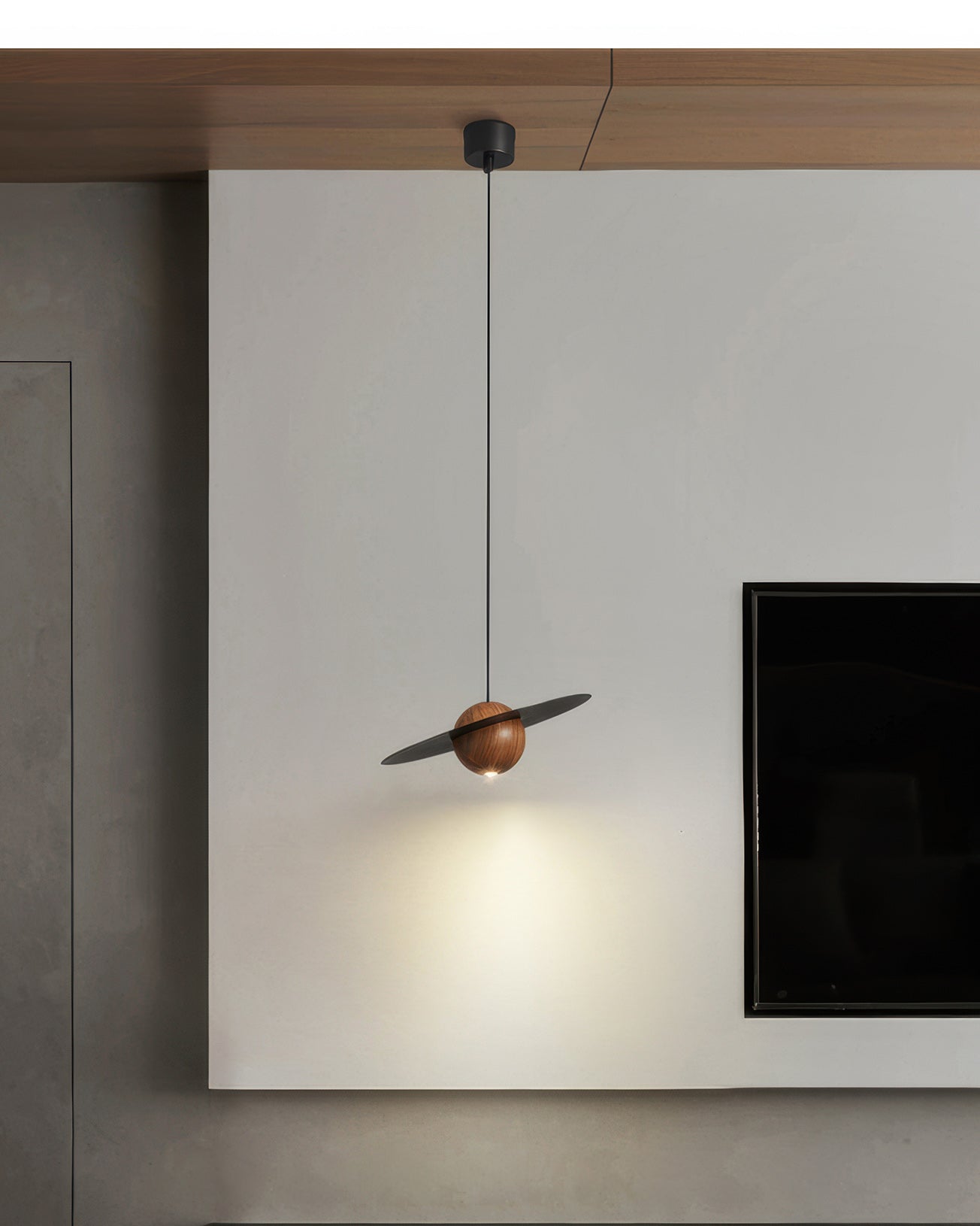 Vellara Walnuss- und Messing-Pendelleuchte im Mid-Century-Modern-Stil