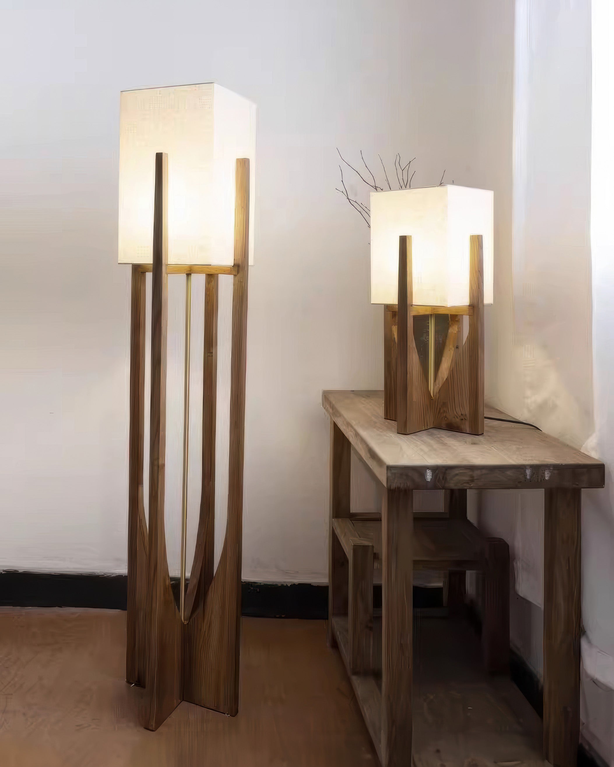 Lampada da Terra Kairoa in Noce con Accenti in Ottone, Design Giapponese Minimalista