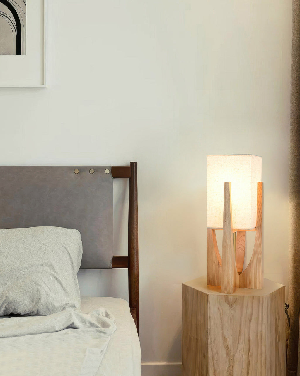 Lampada da Terra Kairoa in Noce con Accenti in Ottone, Design Giapponese Minimalista