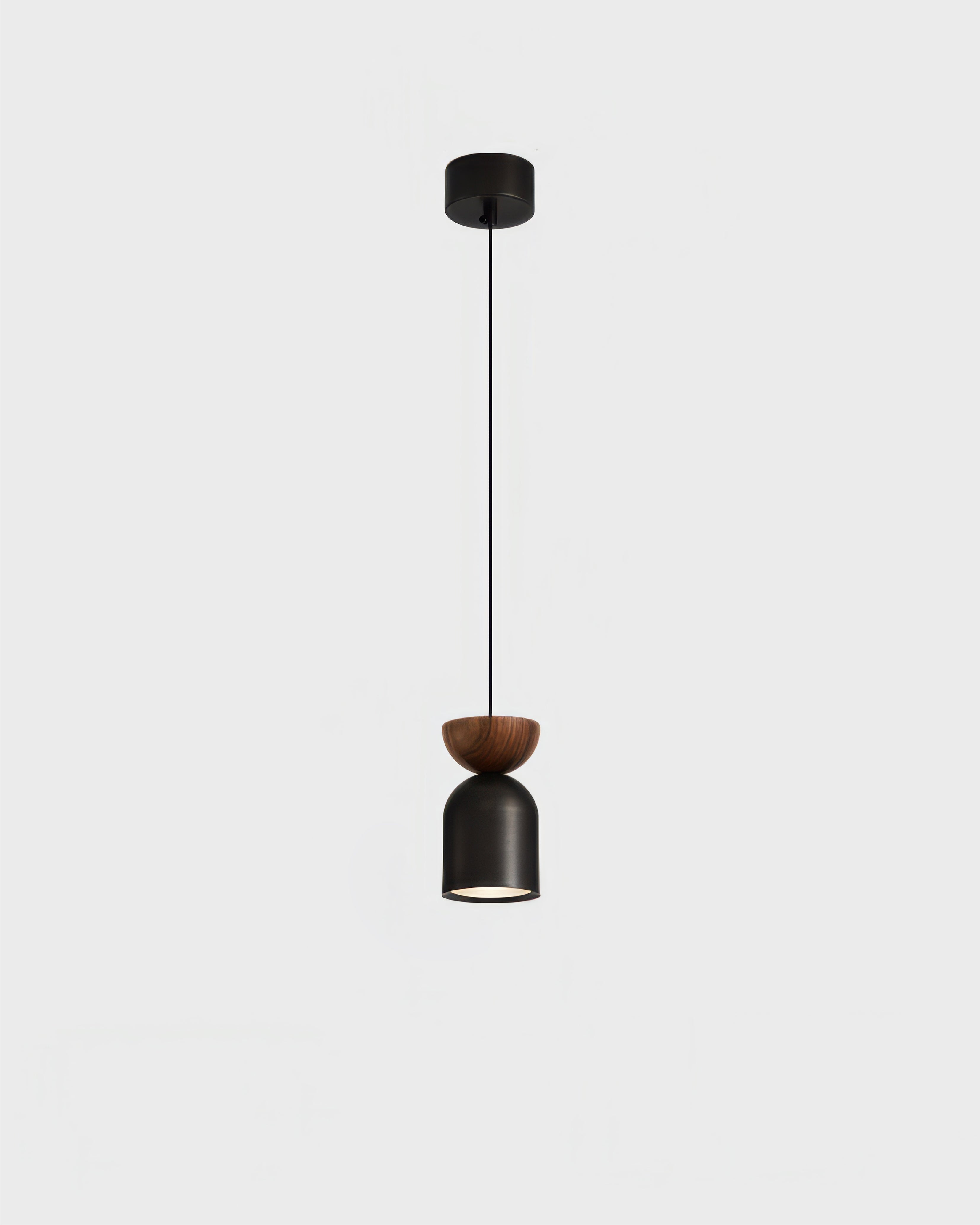 Vellara Walnuss- und Messing-Pendelleuchte im Mid-Century-Modern-Stil