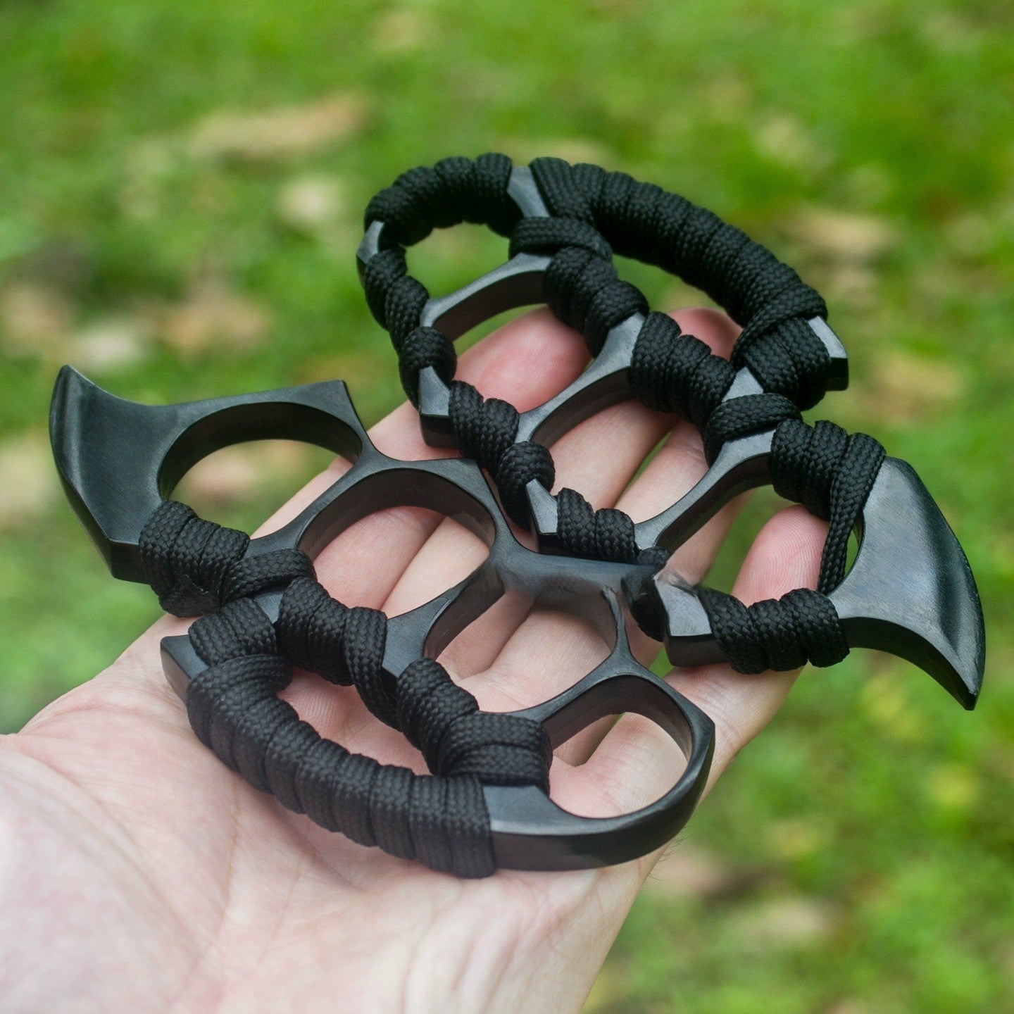 Strumento di Difesa Portatile Grip Force con Struttura in Metallo Resistente