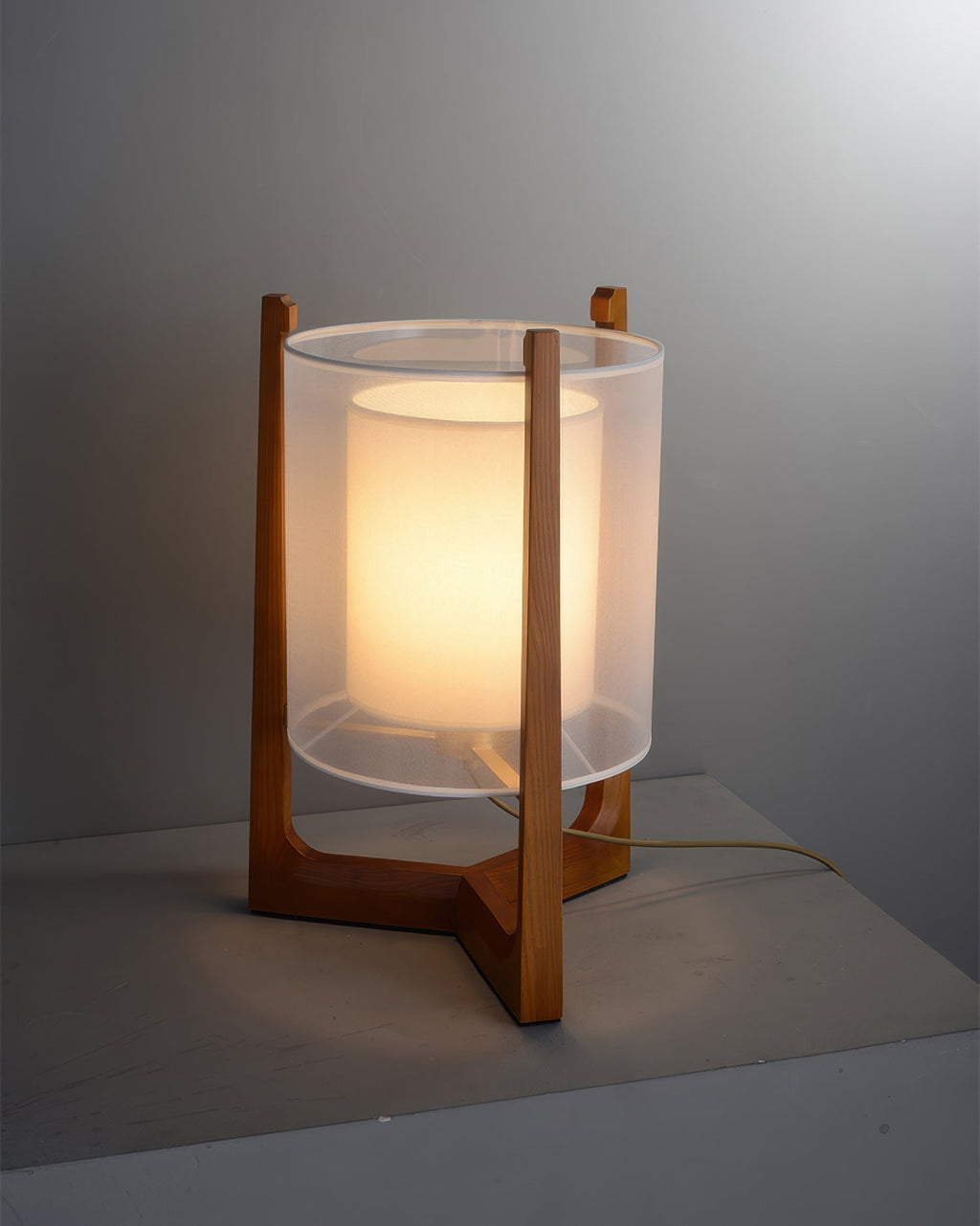 Lampada da Terra Orinex in Legno di Frassino con Paralume in Tessuto a Rete