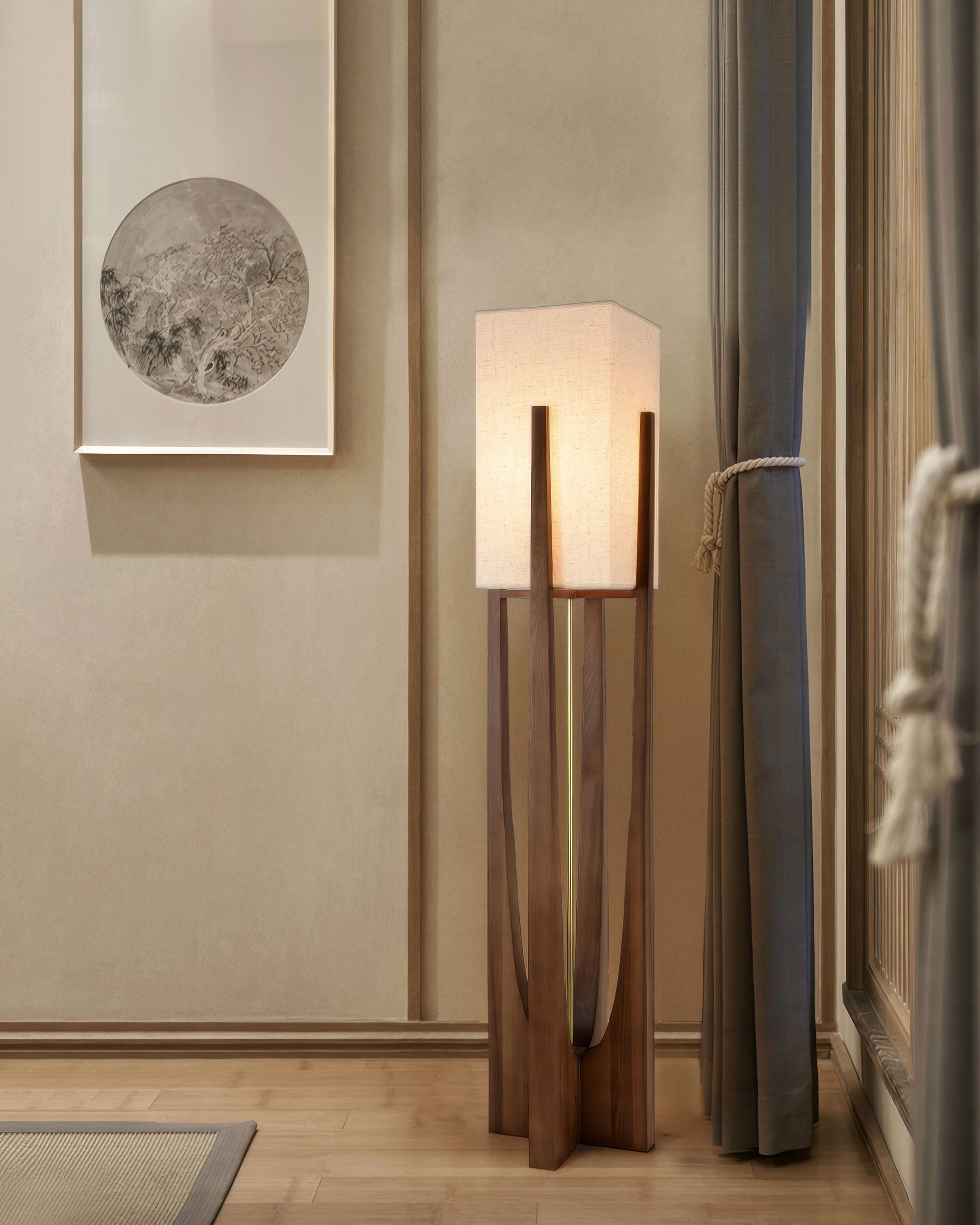 Lampada da Terra Kairoa in Noce con Accenti in Ottone, Design Giapponese Minimalista