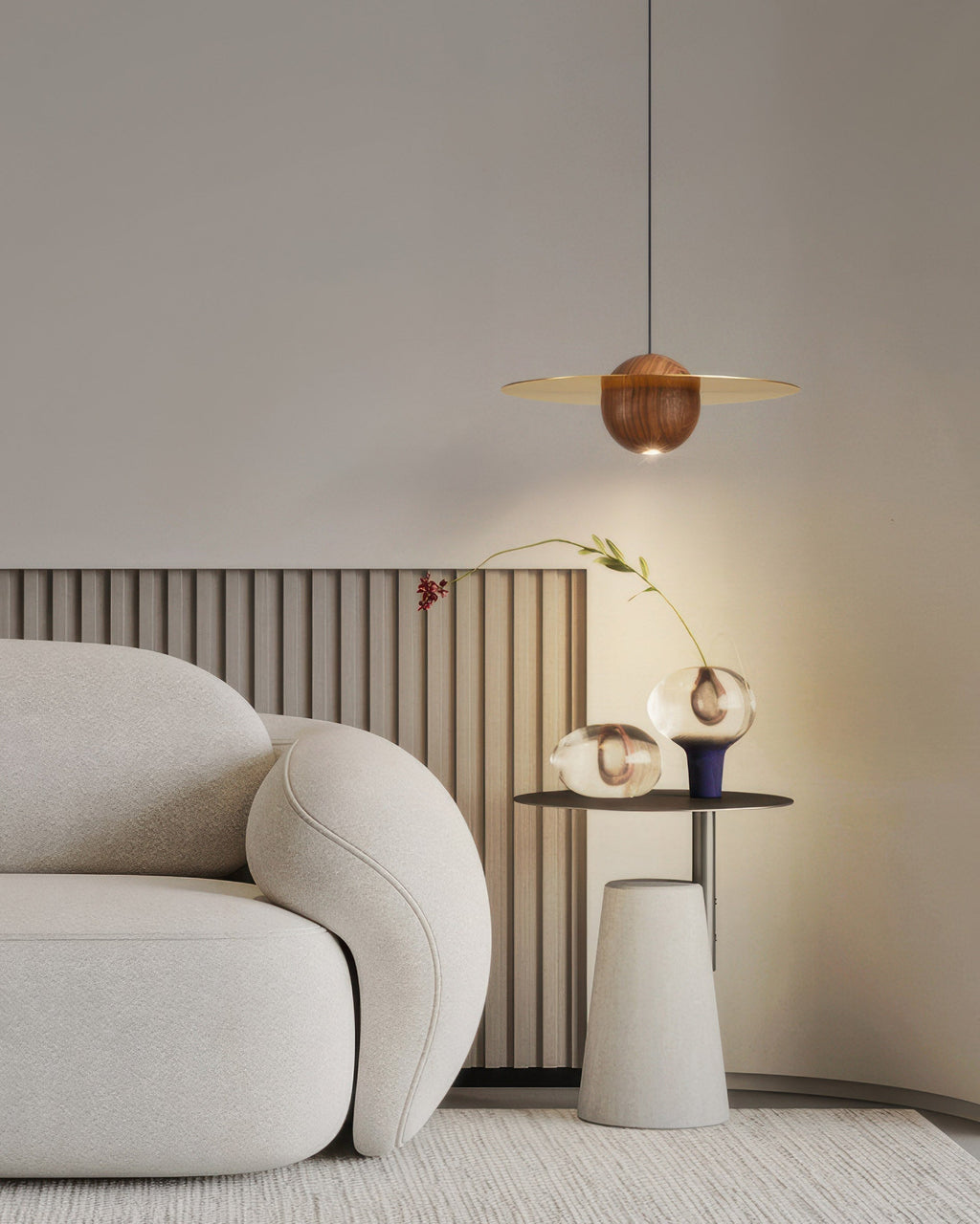 Vellara Walnuss- und Messing-Pendelleuchte im Mid-Century-Modern-Stil