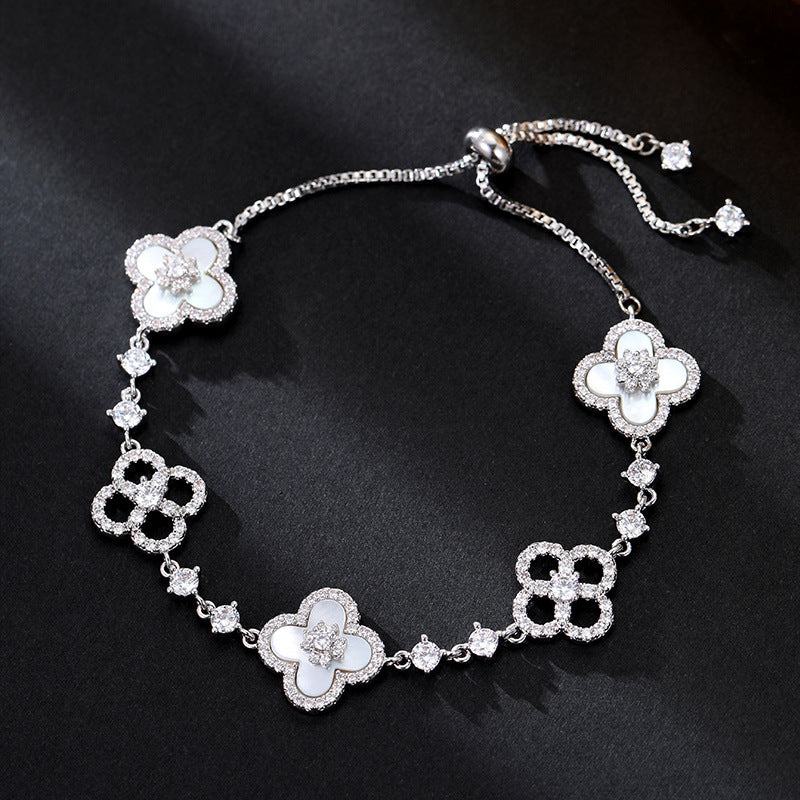 Nova Clover Bracelet With Clover Motif For Everyday Style