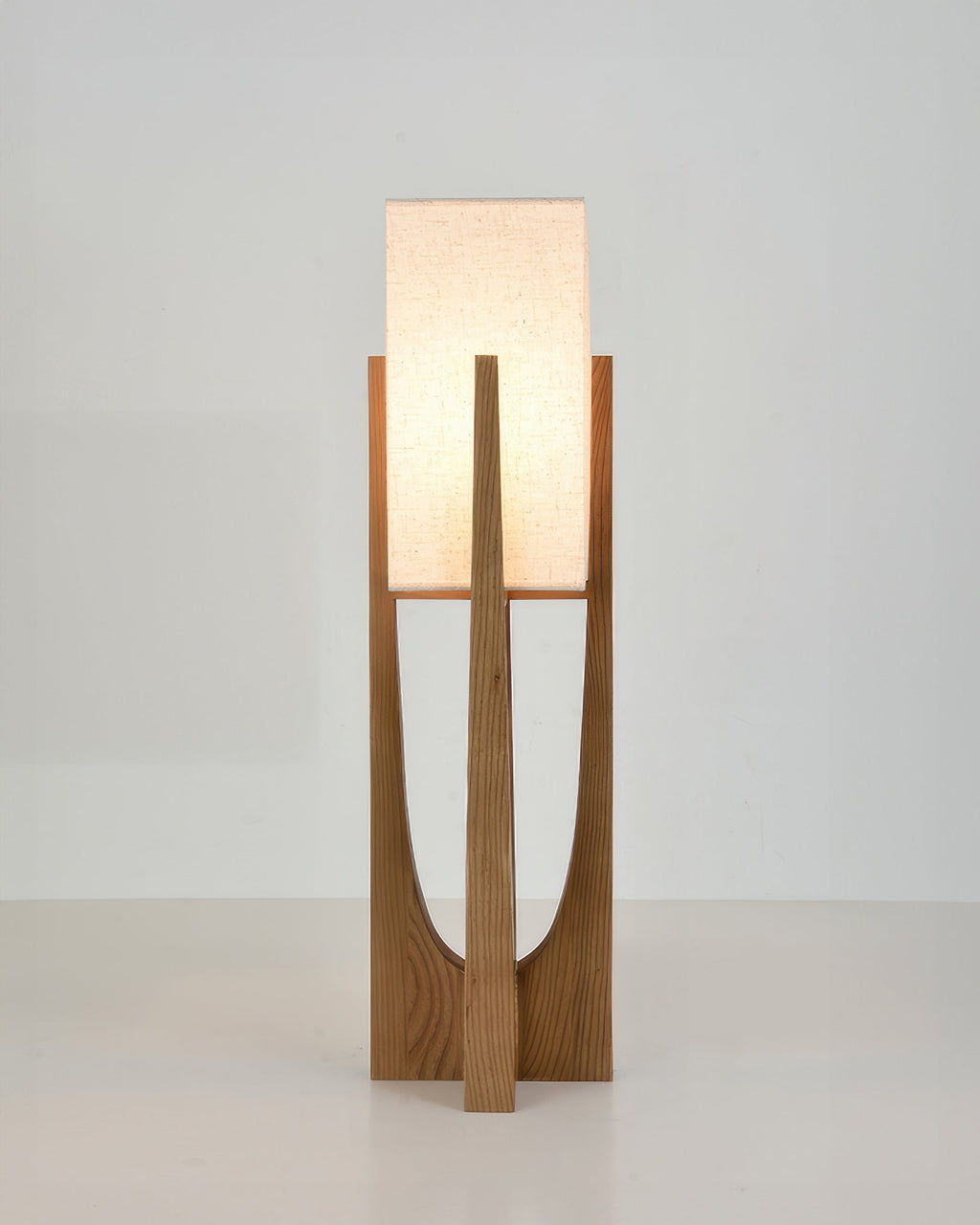 Lampada da Terra Kairoa in Noce con Accenti in Ottone, Design Giapponese Minimalista