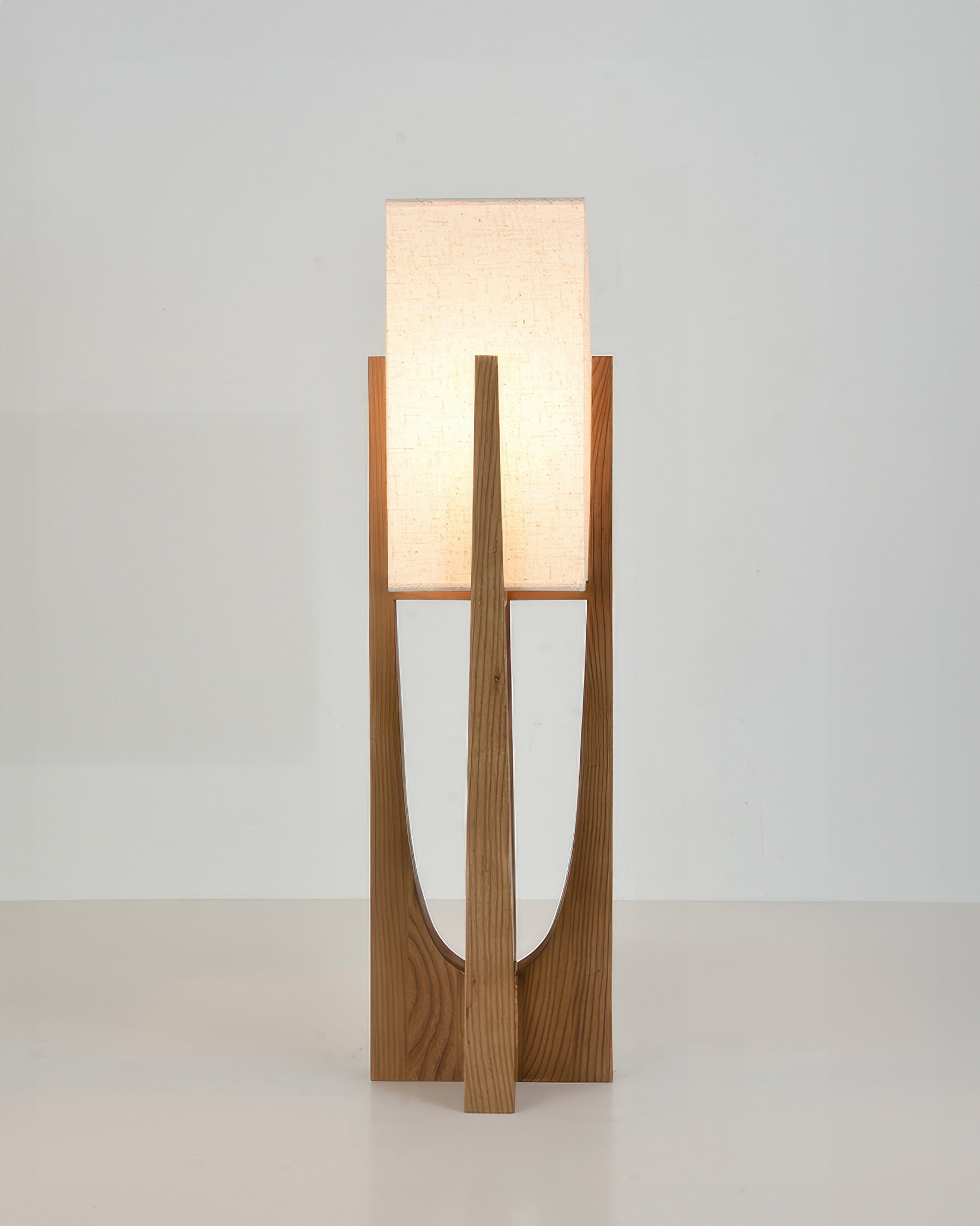 Lampada da Terra Kairoa in Noce con Accenti in Ottone, Design Giapponese Minimalista