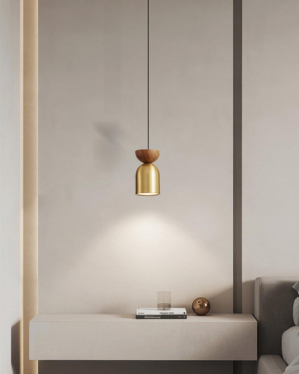 Vellara Walnuss- und Messing-Pendelleuchte im Mid-Century-Modern-Stil