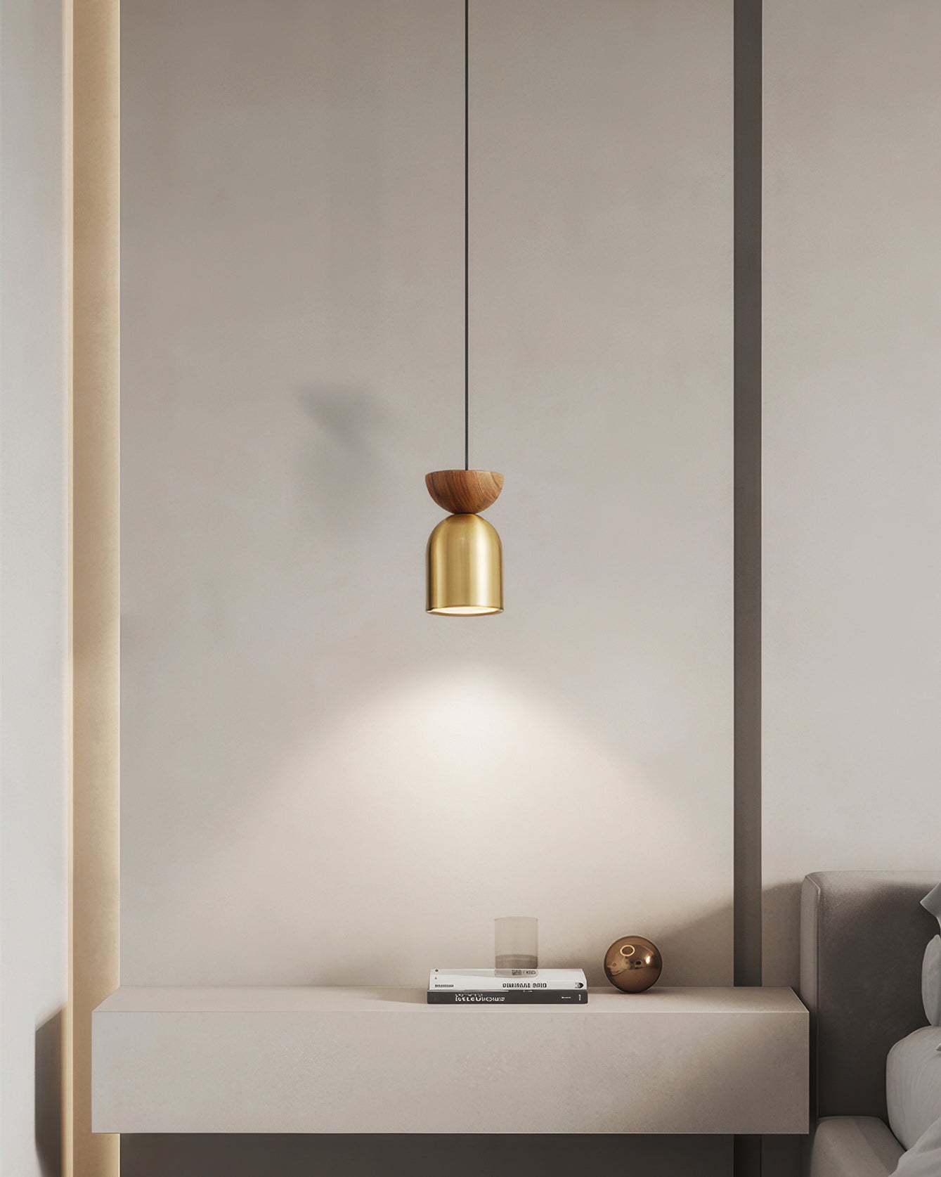 Vellara Walnuss- und Messing-Pendelleuchte im Mid-Century-Modern-Stil