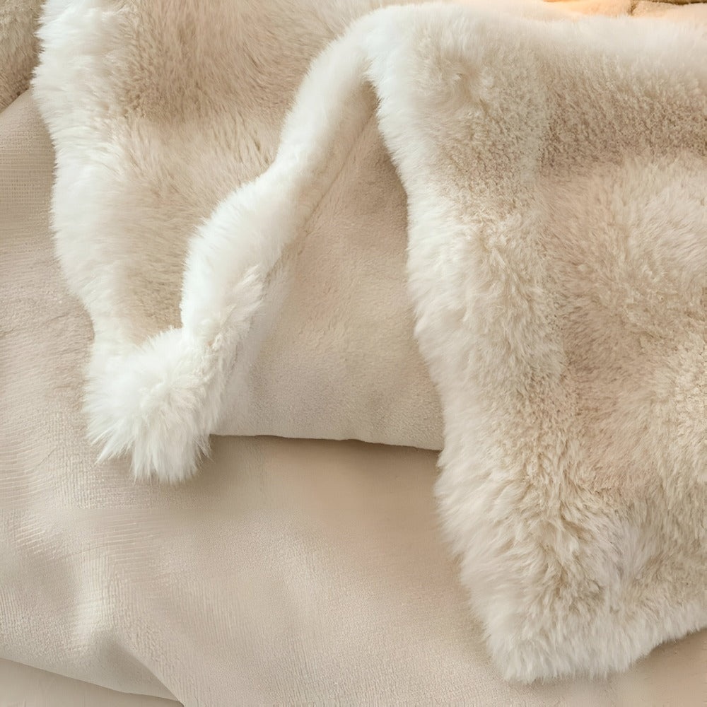 Příjemná deka z umělé kožešiny pro domácí i cestovní použití, měkký, pratelný fleece