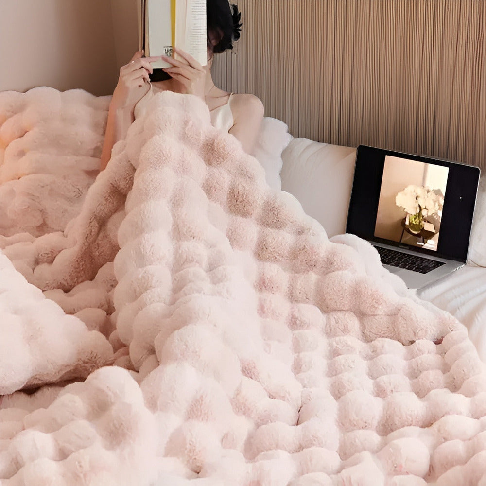 Příjemná deka z umělé kožešiny pro domácí i cestovní použití, měkký, pratelný fleece
