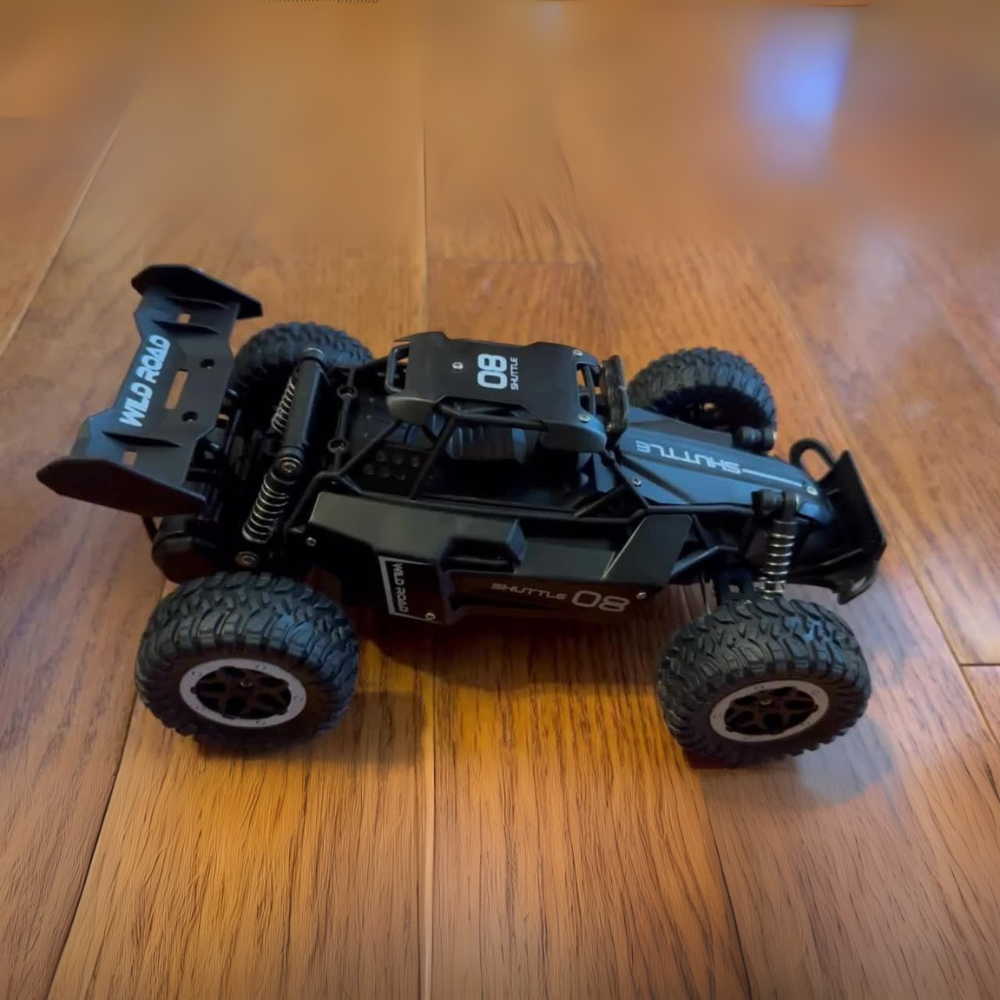 Vehículo RC todoterreno resistente con chasis de aleación para carreras al aire libre