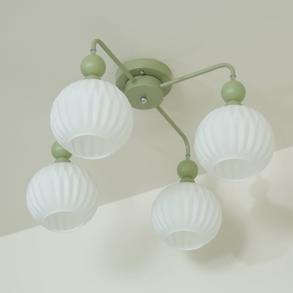 Plafonnier Lumencrest avec abat-jours en verre blanc côtelé et cadre métallique vert