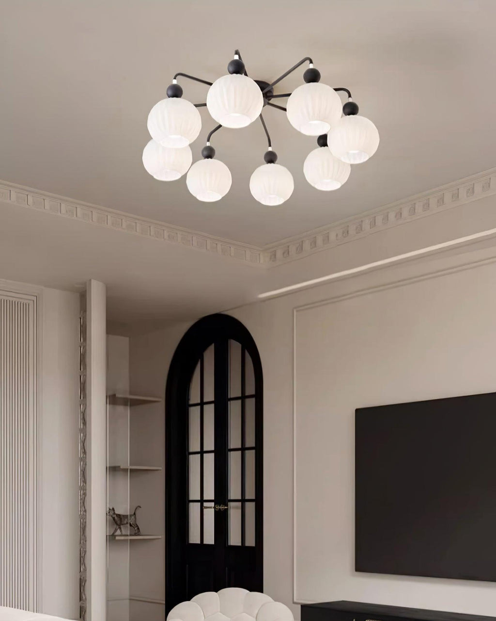 Plafonnier Lumencrest avec abat-jours en verre blanc côtelé et cadre métallique vert