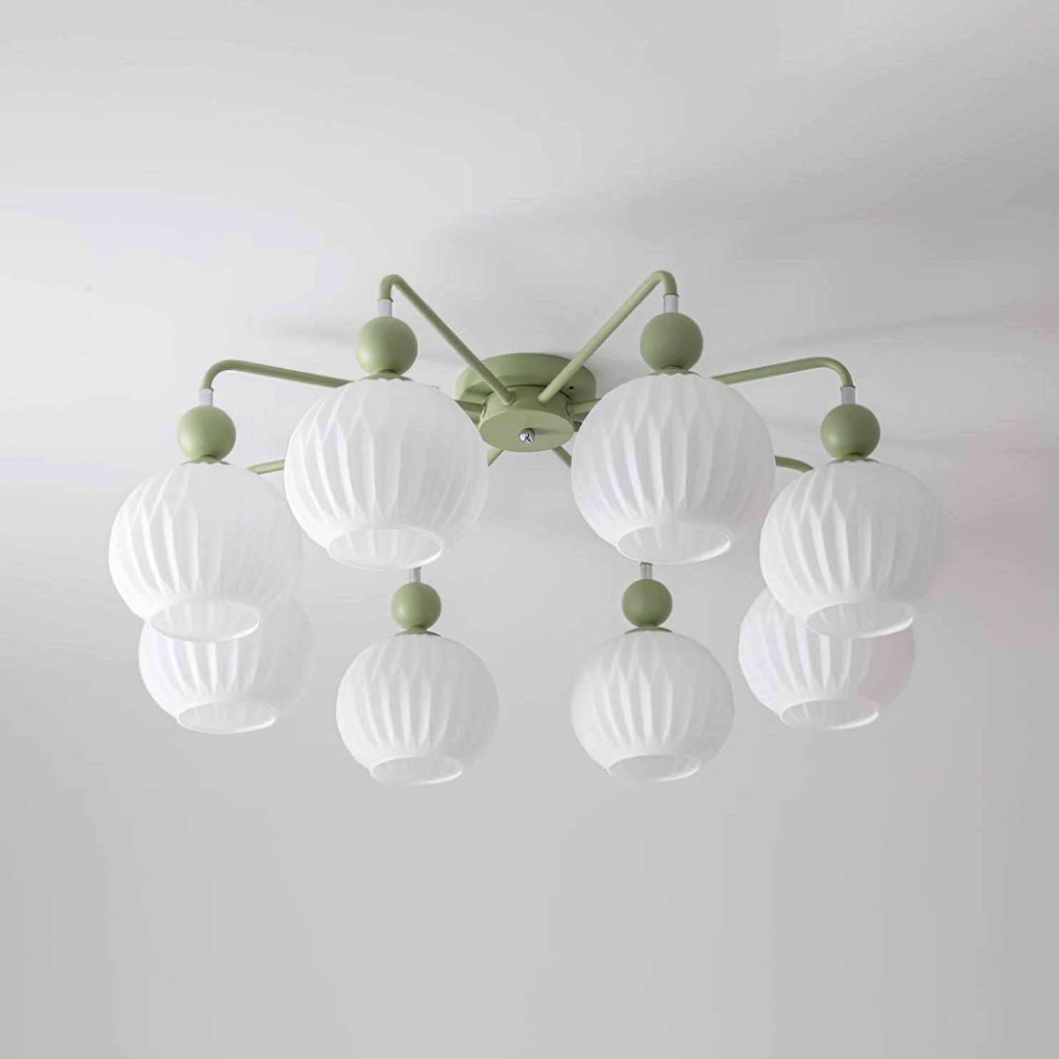 Plafonnier Lumencrest avec abat-jours en verre blanc côtelé et cadre métallique vert