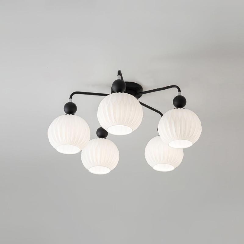 Plafonnier Lumencrest avec abat-jours en verre blanc côtelé et cadre métallique vert