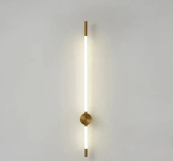 Luz de Parede Vertical LED LumaFlex com Acabamento Metálico e Iluminação Eficiente em Energia