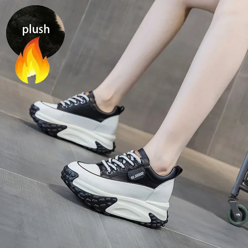 Skórzane sneakersy na koturnie z platformą o wysokości siedmiu centymetrów