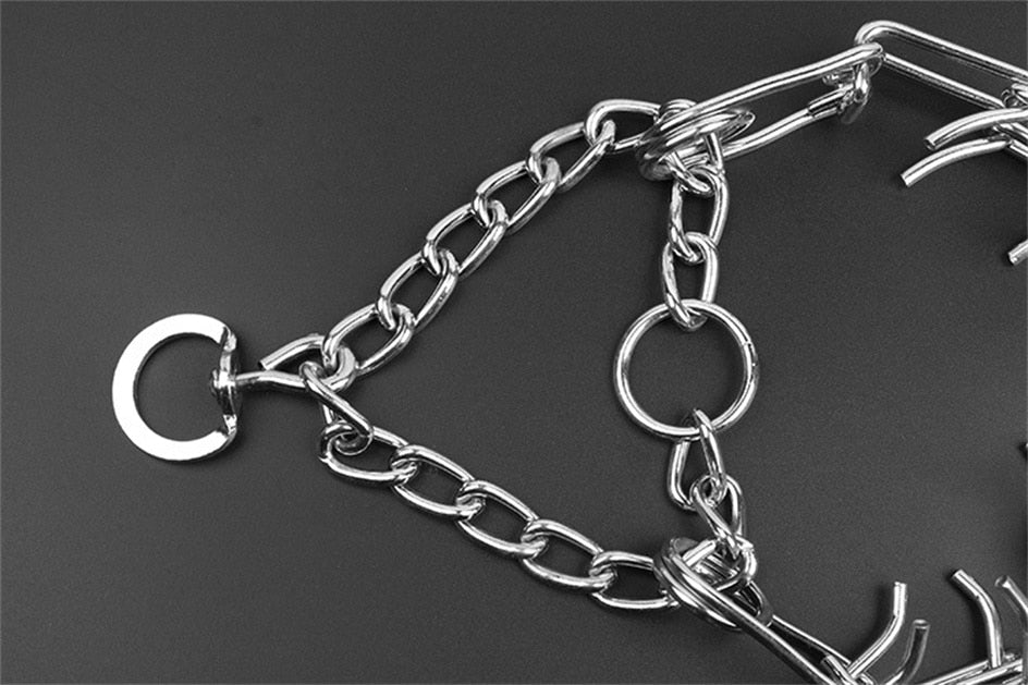 Collar de púas SummitPaw para perros con puntas de goma y púas cromadas